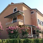 Διαμέρισμα Lina *
