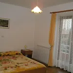 Διαμέρισμα Lina *